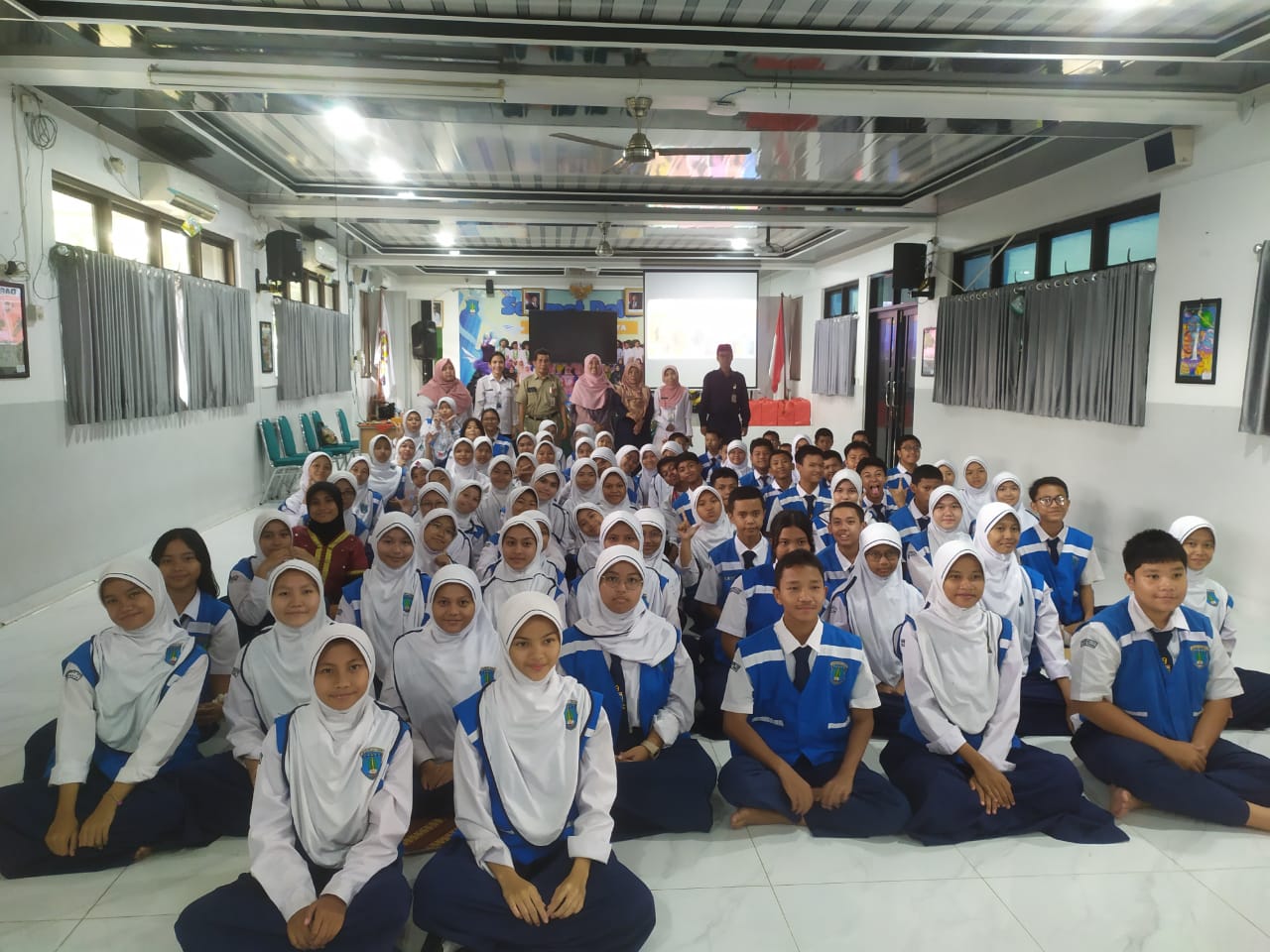 Roadshow Workshop Membaca Ke SMP Negeri 213 Jakarta